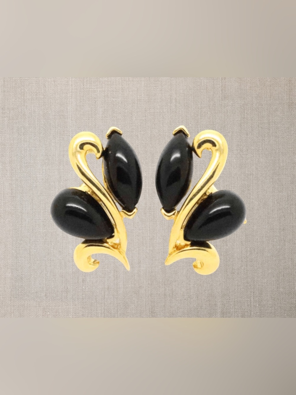 Vintage Signed Trifari Gold Tone Swirls Black Lucite Cabochon Pierced Earrings